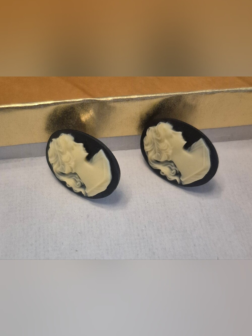 Vintage Style Cameo Portrait Stud Earrings Black Ivory Tone Victorian 3/4"